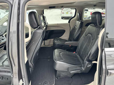 2017 Chrysler Pacifica, $7900. Photo 11