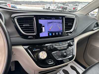 2017 Chrysler Pacifica, $7900. Photo 4