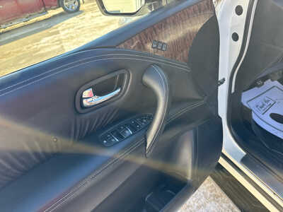 2017 Nissan Armada, $11500. Photo 7