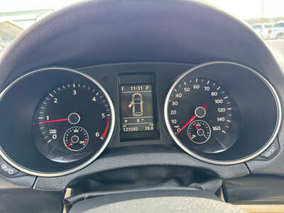 2013 Volkswagen Jetta, $9500. Photo 3