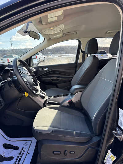 2015 Ford Escape, $5900. Photo 7