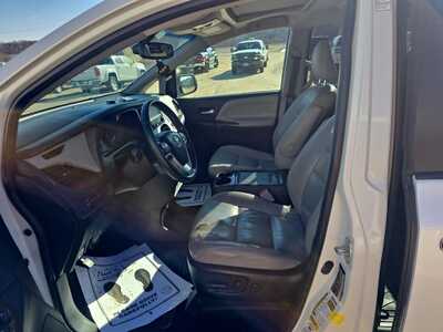2016 Toyota Sienna, $9900. Photo 10