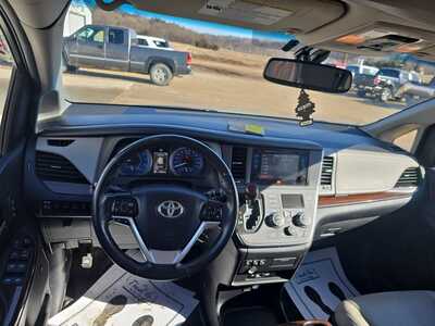 2016 Toyota Sienna, $9900. Photo 2