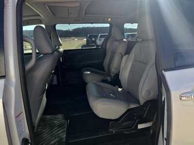 2016 Toyota Sienna, $9900. Photo 7