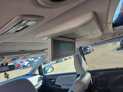 2016 Toyota Sienna, $9900. Photo 8