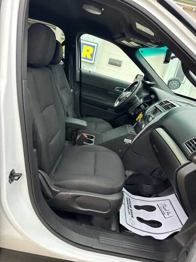 2015 Ford Explorer, $5900. Photo 8