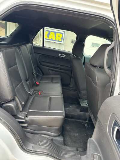 2015 Ford Explorer, $5900. Photo 9