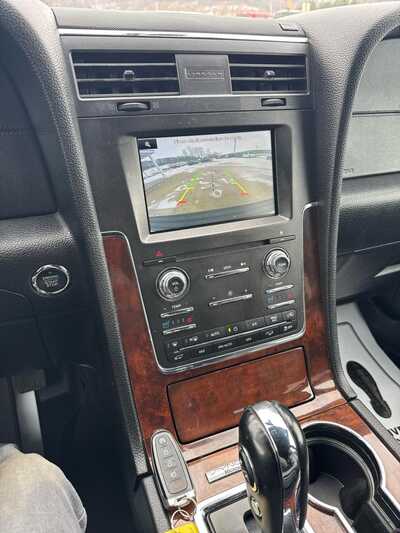 2015 Lincoln Navigator, $8900. Photo 7
