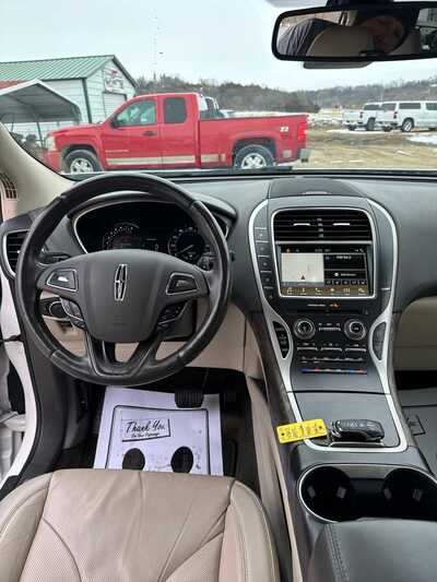 2017 Lincoln MKX, $8900. Photo 4