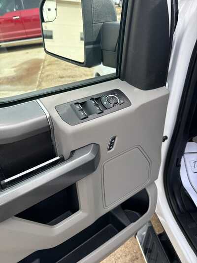 2018 Ford F150 Crew Cab, $15900. Photo 7