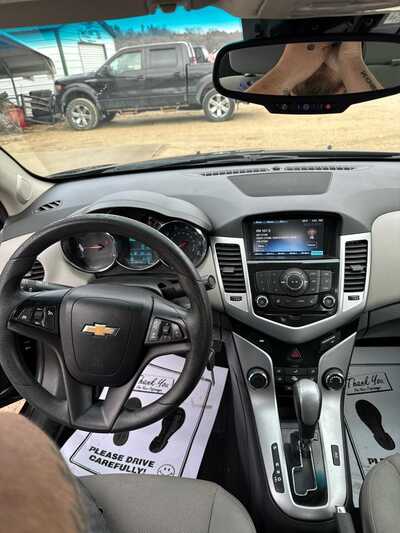 2015 Chevrolet Cruze, $5900. Photo 4