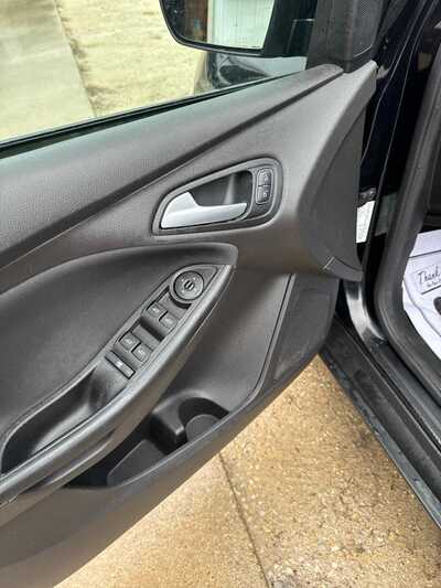 2017 Ford Focus, $8900. Photo 5