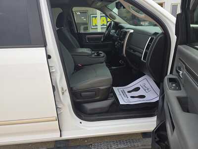 2014 RAM 1500 Crew Cab, $14900. Photo 4