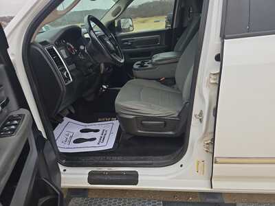 2014 RAM 1500 Crew Cab, $14900. Photo 9