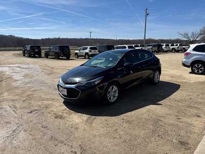 2019 Chevrolet Cruze, $5500. Photo 12
