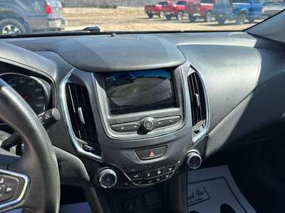 2019 Chevrolet Cruze, $5500. Photo 5