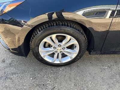 2019 Chevrolet Cruze, $5500. Photo 9