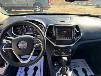 2015 Jeep Cherokee, $11900. Photo 4