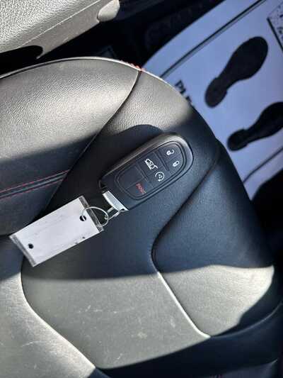 2015 Jeep Cherokee, $11900. Photo 6