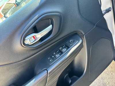 2015 Jeep Cherokee, $11900. Photo 7