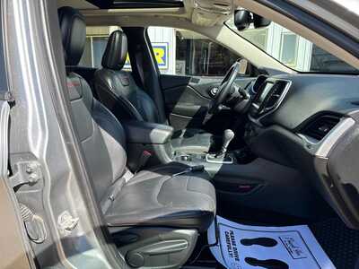 2015 Jeep Cherokee, $11900. Photo 9