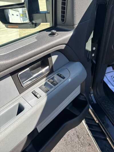 2013 Ford F150 Crew Cab, $14900. Photo 6