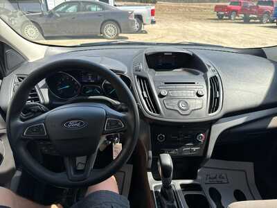 2017 Ford Escape, $8900. Photo 4