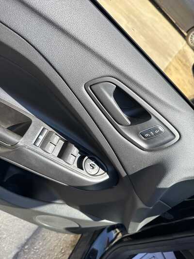 2017 Ford Escape, $8900. Photo 6