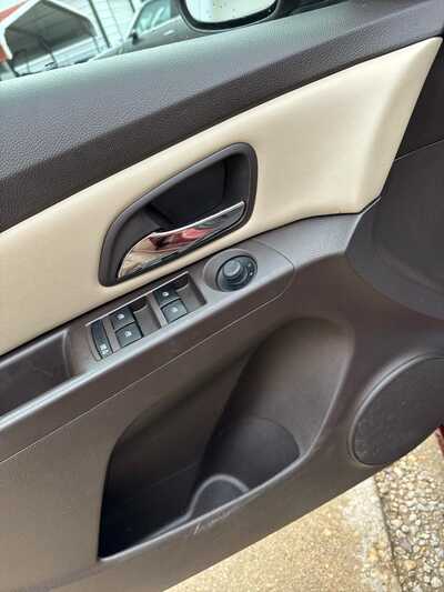 2012 Chevrolet Cruze, $5900. Photo 7