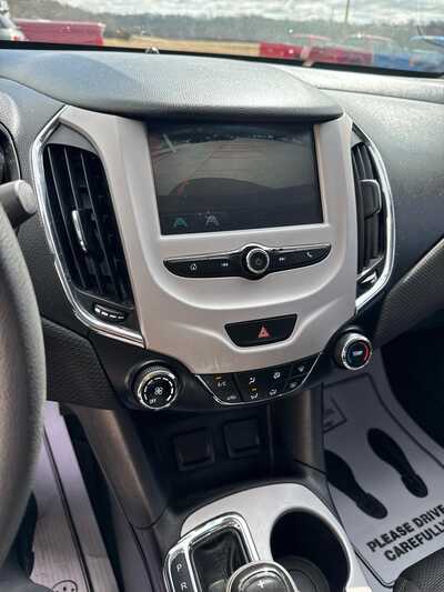 2016 Chevrolet Cruze, $7500. Photo 5