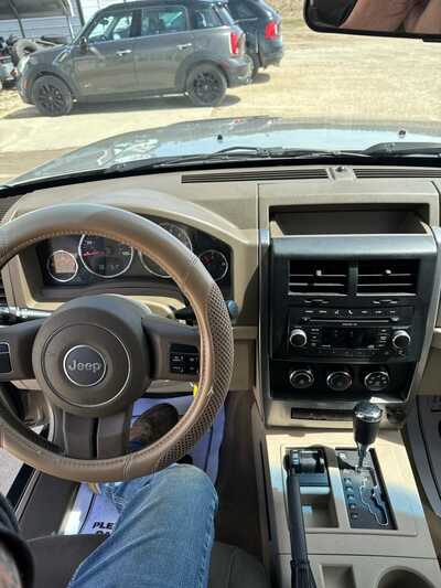 2011 Jeep Liberty, $4900. Photo 4