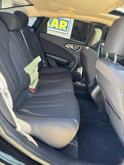 2016 Chrysler 200, $8900. Photo 10