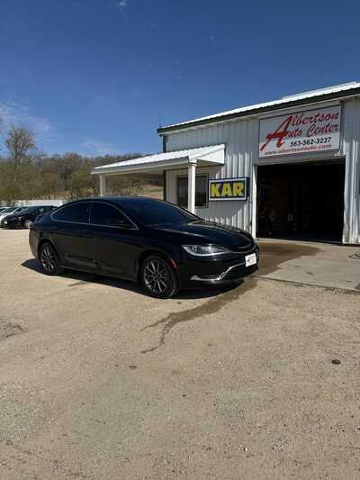 2016 Chrysler 200, $8900. Photo 2
