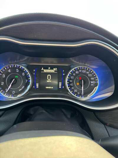 2016 Chrysler 200, $8900. Photo 3