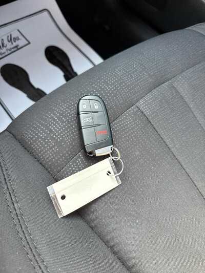 2016 Chrysler 200, $8900. Photo 5