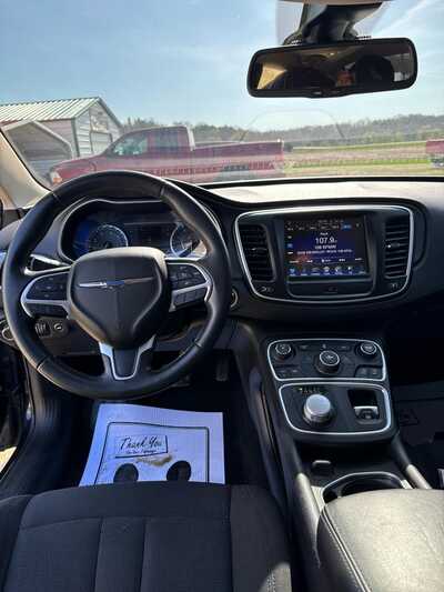 2016 Chrysler 200, $8900. Photo 6