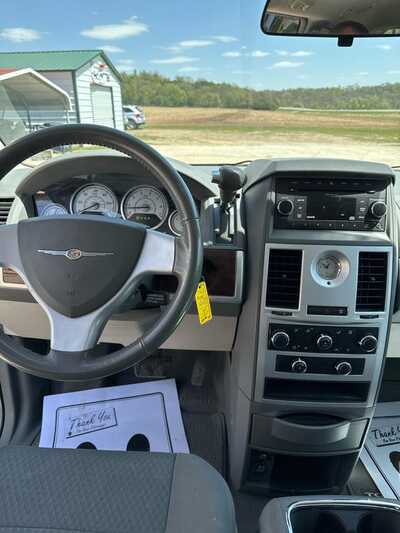 2010 Chrysler Town & Country, $3900. Photo 4