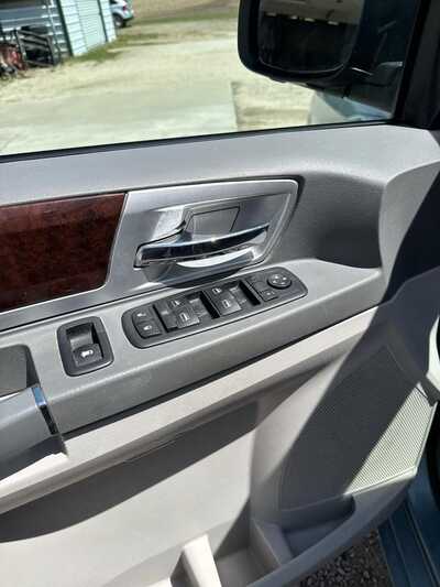 2010 Chrysler Town & Country, $3900. Photo 5