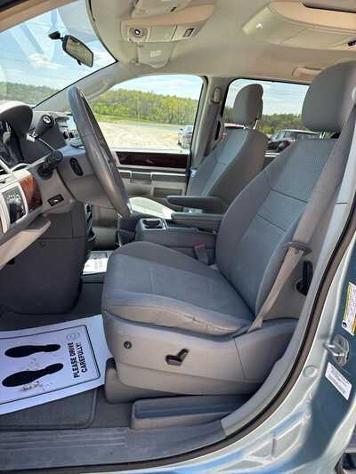 2010 Chrysler Town & Country, $3900. Photo 6