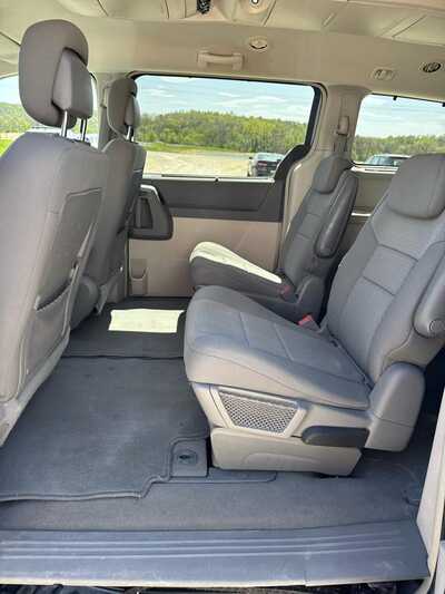 2010 Chrysler Town & Country, $3900. Photo 7