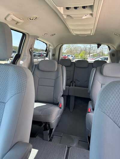 2010 Chrysler Town & Country, $3900. Photo 8
