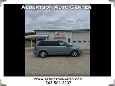 2010 Chrysler Town & Country, $3900. Photo 1