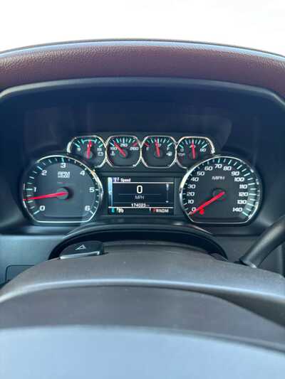 2014 Chevrolet 1500 Crew Cab, $13500. Photo 3