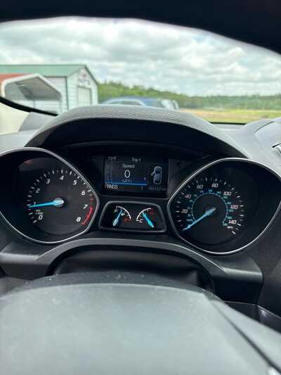 2014 Ford Escape, $5900. Photo 2
