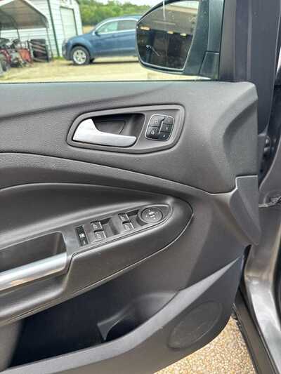 2014 Ford Escape, $5900. Photo 5