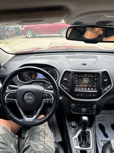 2014 Jeep Cherokee, $5500. Photo 4