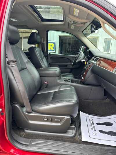 2013 Chevrolet Tahoe, $9900. Photo 9