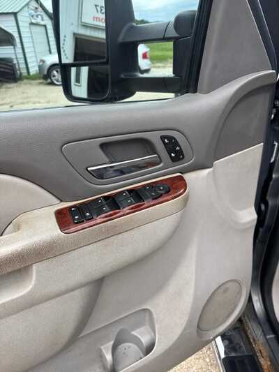 2011 Chevrolet 2500 Crew Cab, $13900. Photo 5