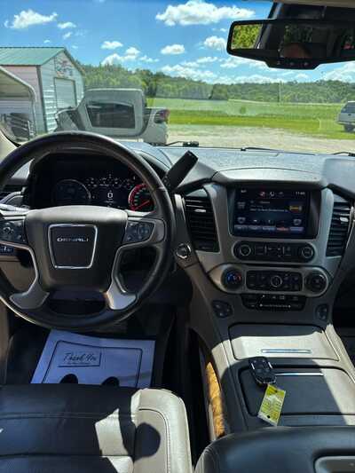 2015 GMC Yukon XL, $14900. Photo 4
