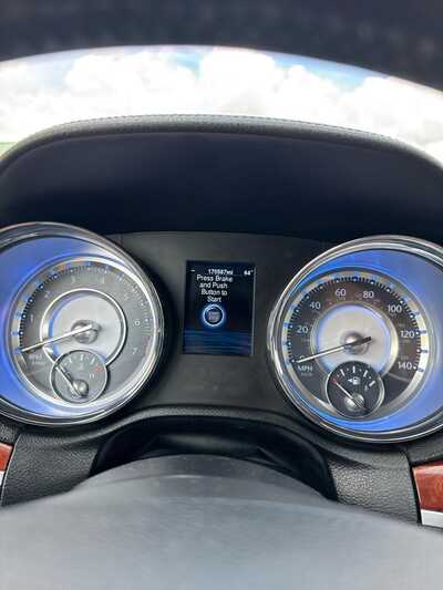 2013 Chrysler 300, $5900. Photo 3